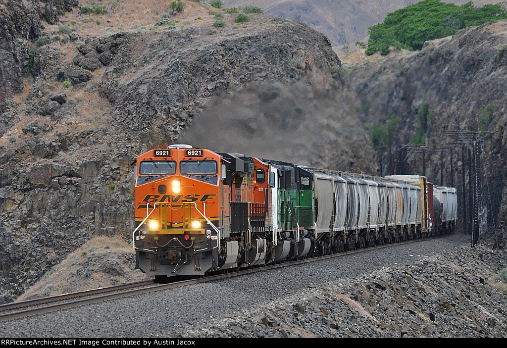 BNSF 6921